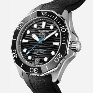 TAG HEUER AQUARACER
PROFESSIONAL 300 DATE - excellent condition- box and papers